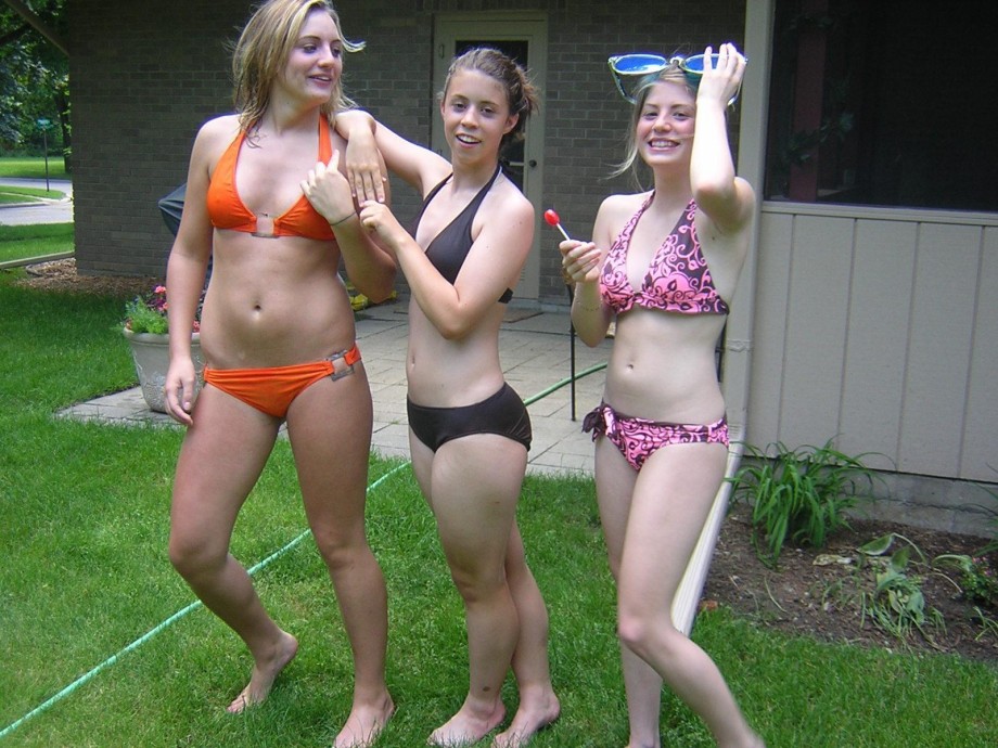 Teens in bikinis 