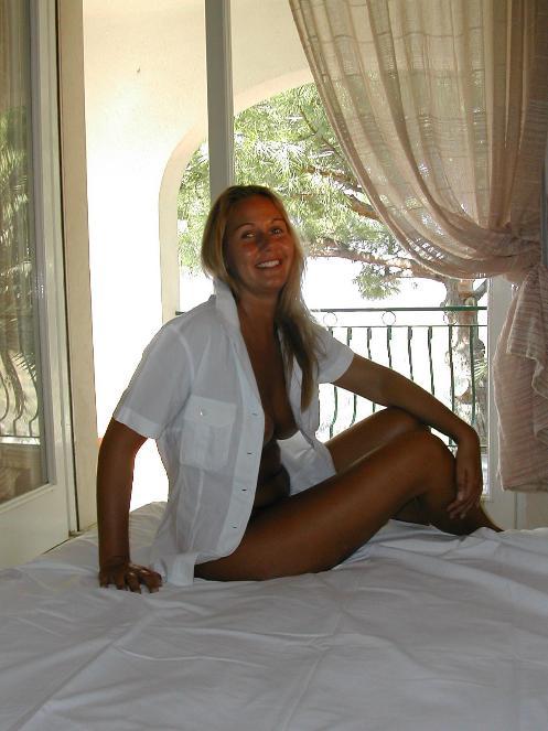 Blond amateur girl - holiday pics