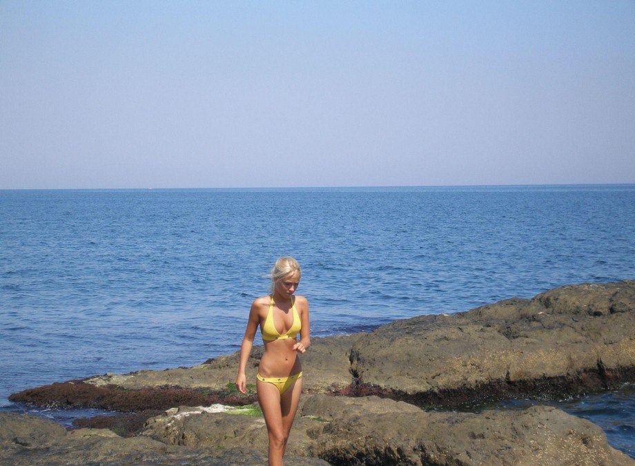 Perfect body amateur blond - holiday pics