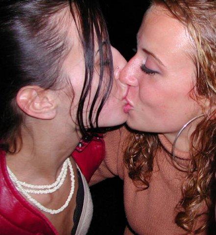 Kissing a girl 1 