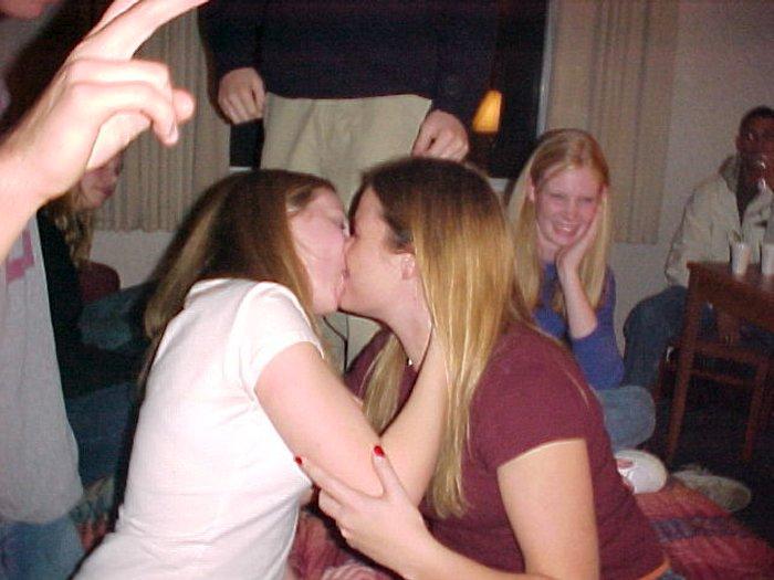 Kissing a girl 2 