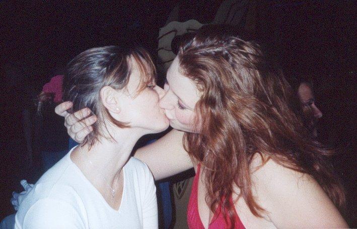 Kissing a girl 2 