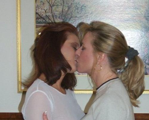 Kissing a girl 2 