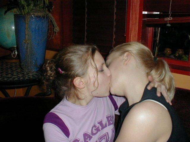 Kissing a girl 2 