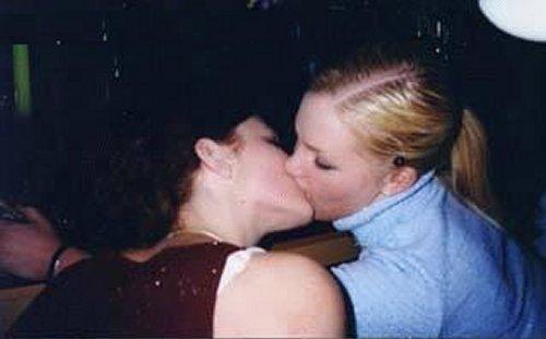 Kissing a girl 2 