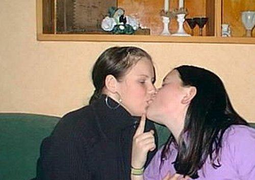 Kissing a girl 2 