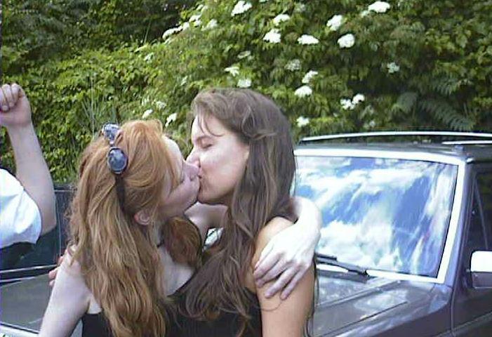 Kissing a girl 2 