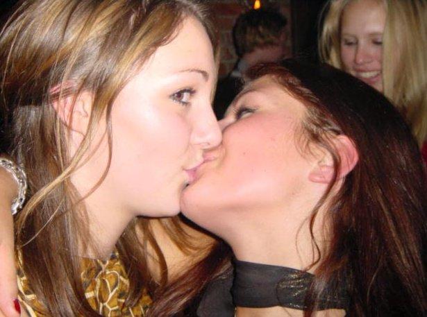 Kissing a girl 2 