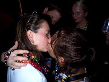 Kissing a girl 2 