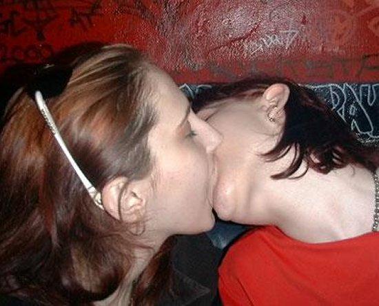 Kissing a girl 1 