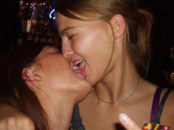 Kissing a girl 1 