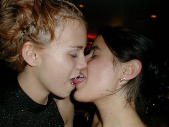 Kissing a girl 2 