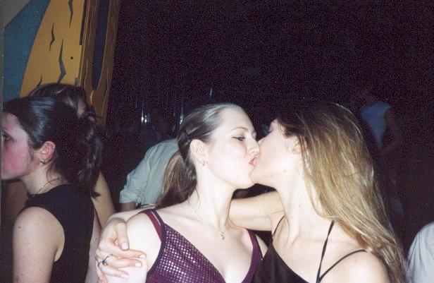 Kissing a girl 2 