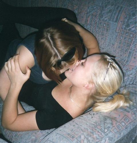 Kissing a girl 2 