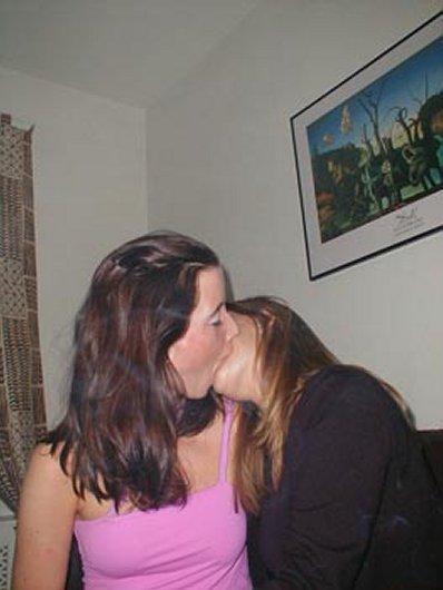 Kissing a girl 2 