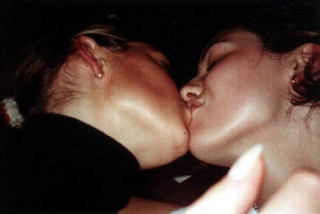 Kissing a girl 2 