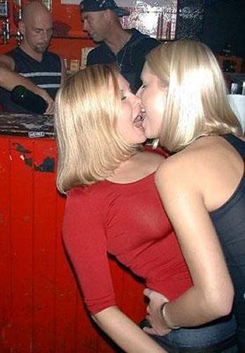 Kissing a girl 1 