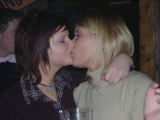 Kissing a girl 2 