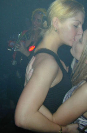 Kissing a girl 1 