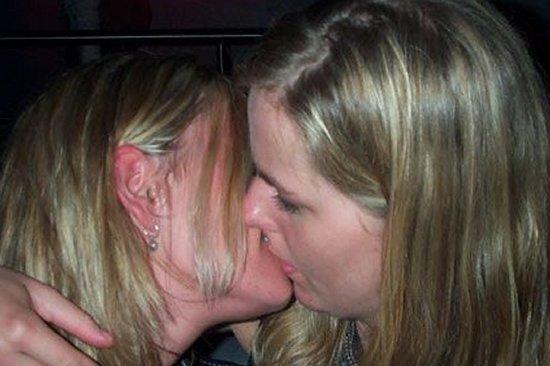 Kissing a girl 1 