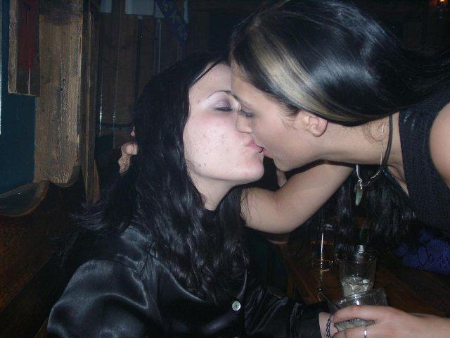 Kissing a girl 2 