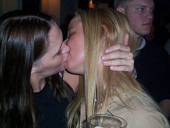 Kissing a girl 1 