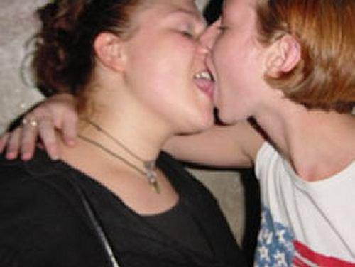 Kissing a girl 1 