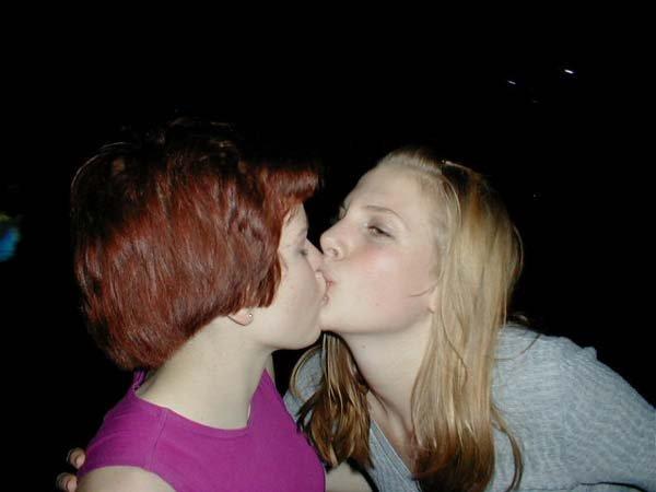 Kissing a girl 2 