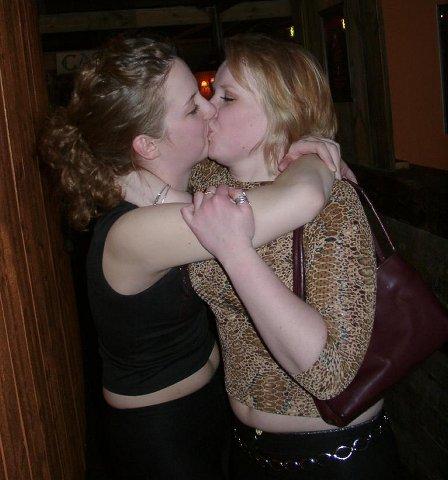 Kissing a girl 2 