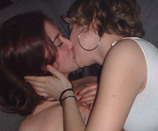 Kissing a girl 2 