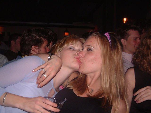 Kissing a girl 2 