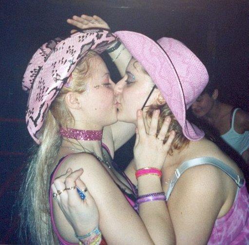 Kissing a girl 2 