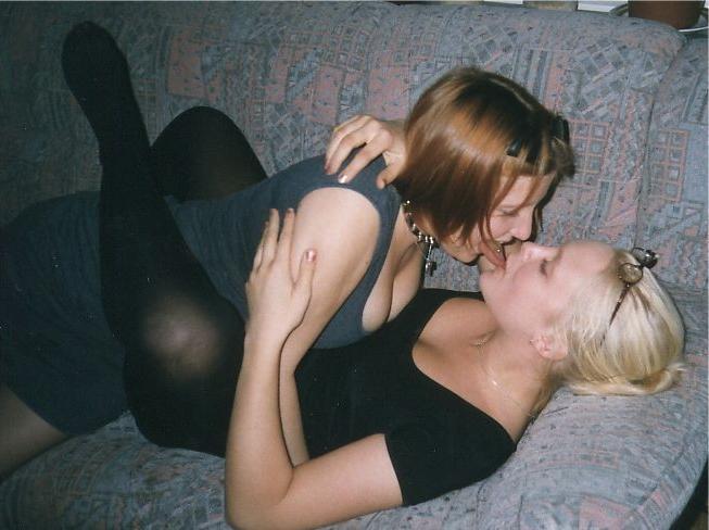 Kissing a girl 2 