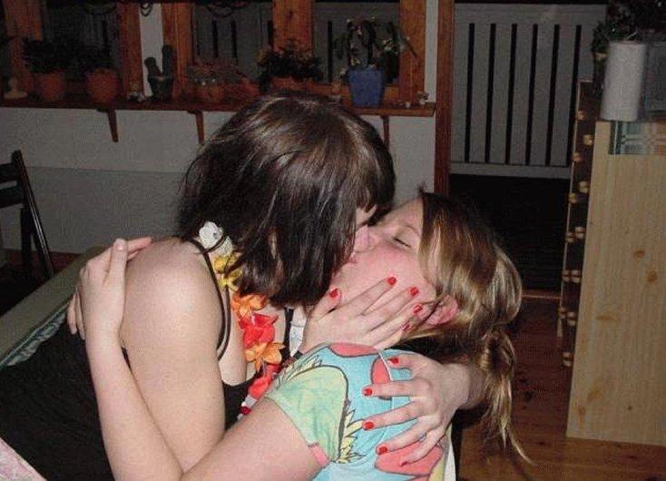 Kissing a girl 2 