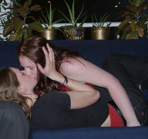 Kissing a girl 2 