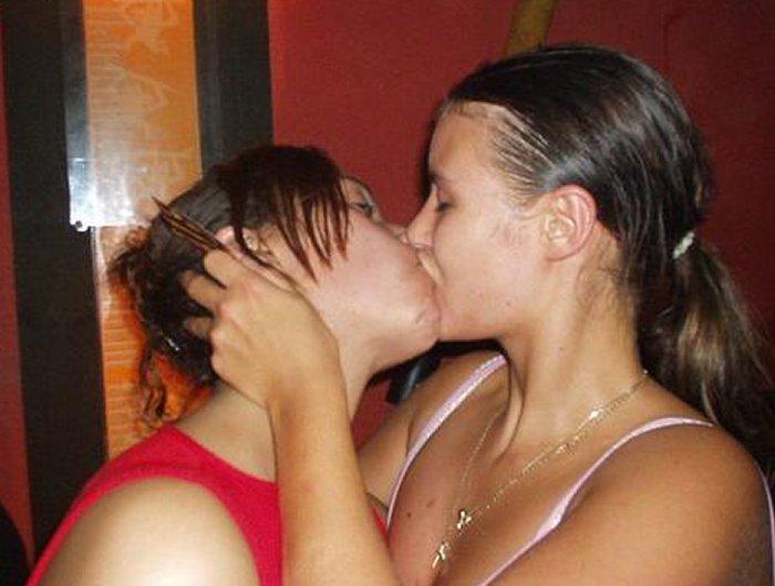 Kissing a girl 1 