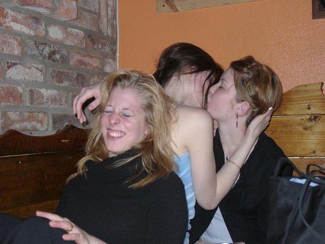 Kissing a girl 2 