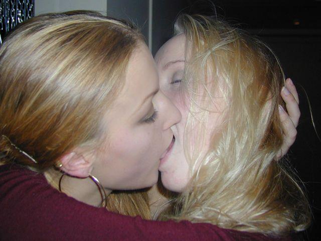 Kissing a girl 2 