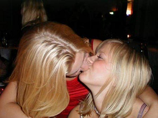 Kissing a girl 2 