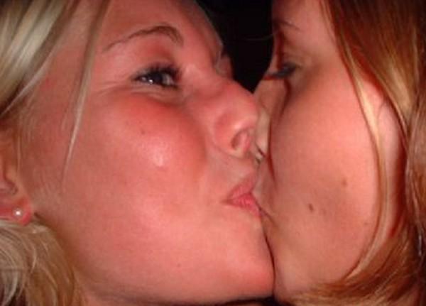 Kissing a girl 1 