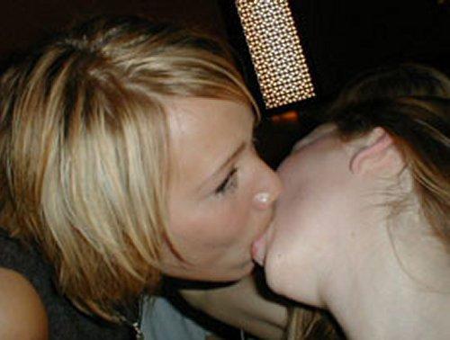 Kissing a girl 1 