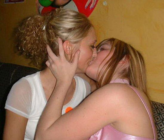 Kissing a girl 1 