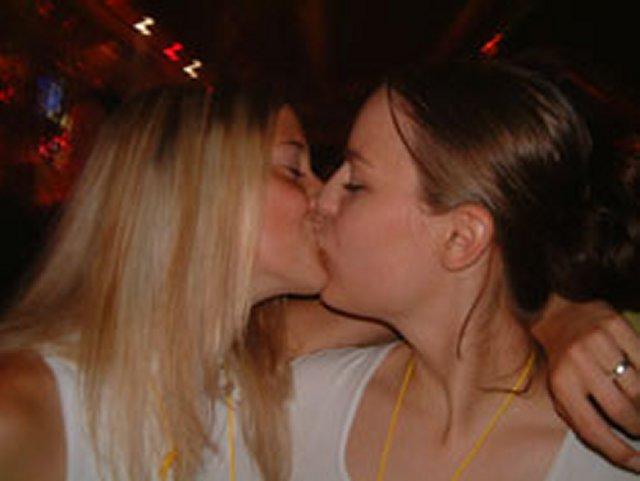 Kissing a girl 1 