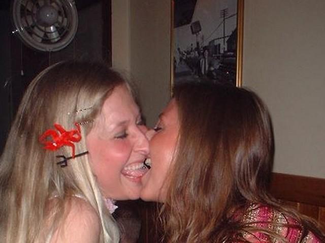 Kissing a girl 1 