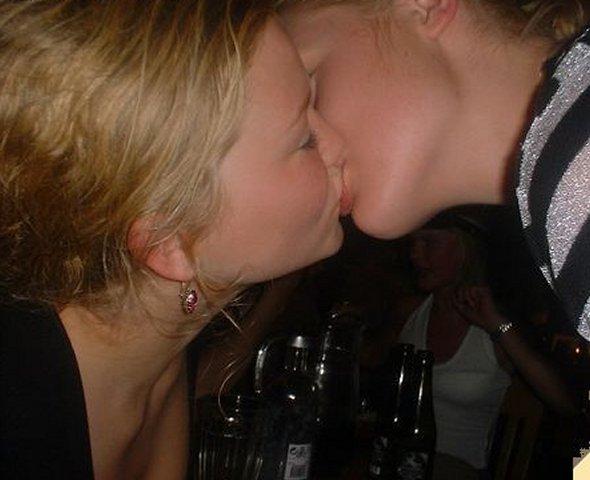 Kissing a girl 1 