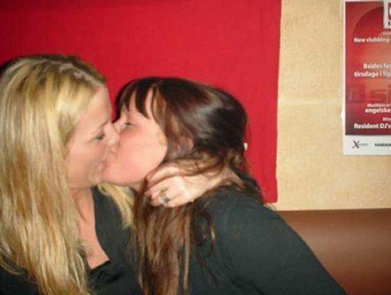 Kissing a girl 1 