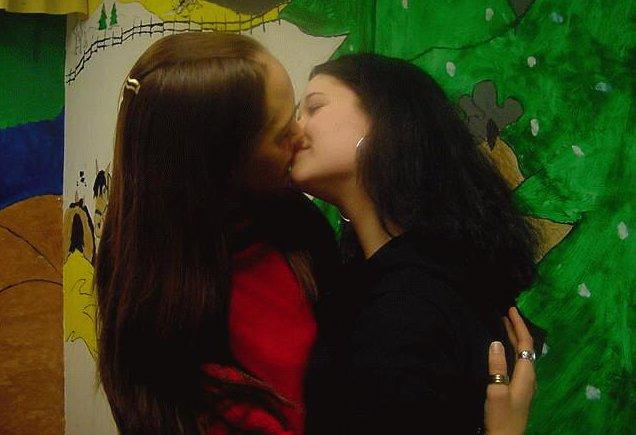 Kissing a girl 2 