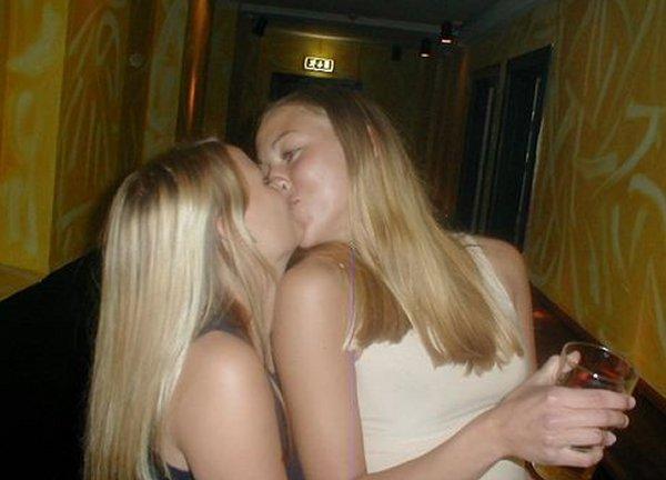 Kissing a girl 1 