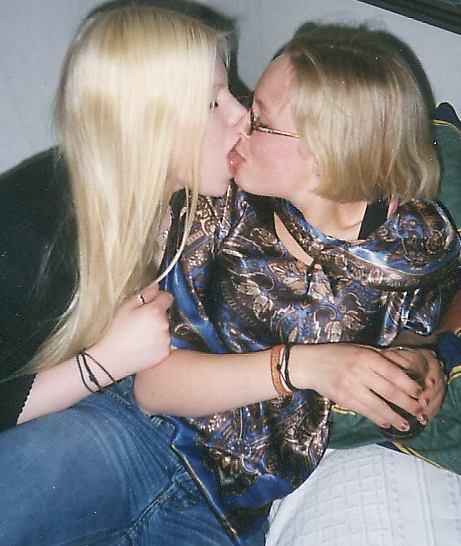 Kissing a girl 2 