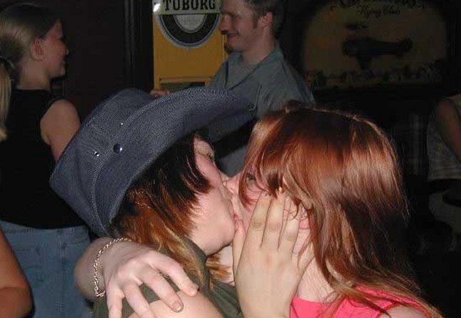 Kissing a girl 1 